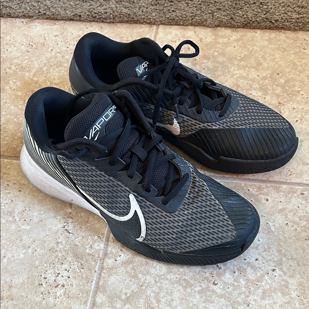 Nike Vapor Black and Gray Men's Athletic Shoes